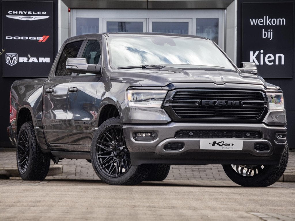 Dodge Ram 1500 5.7 V8 4x4 Crew Cab Dominator | Pano-Dak | Gr, Auto's, Dodge, Automaat, Gebruikt, 5654 cc, Leder