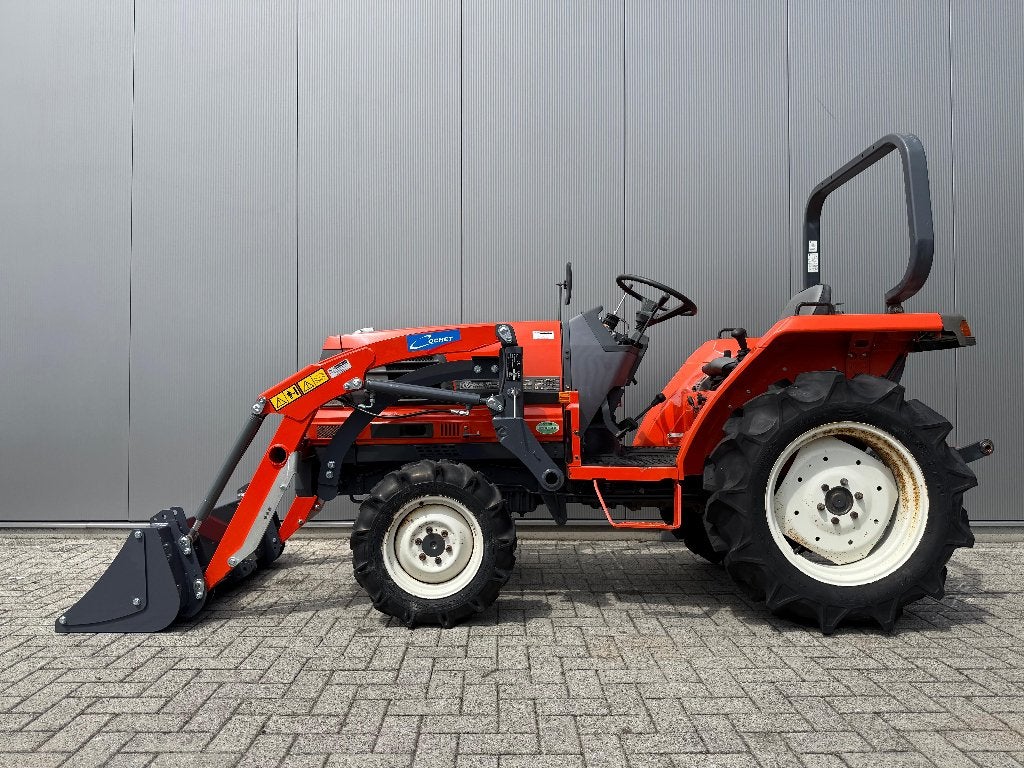 Kubota GL220D minitrekker met voorlader - 26PK - 4WD - 500hr, Zakelijke goederen, Agrarisch | Tractoren, Gebruikt, Tot 2500, Tot 80 Pk