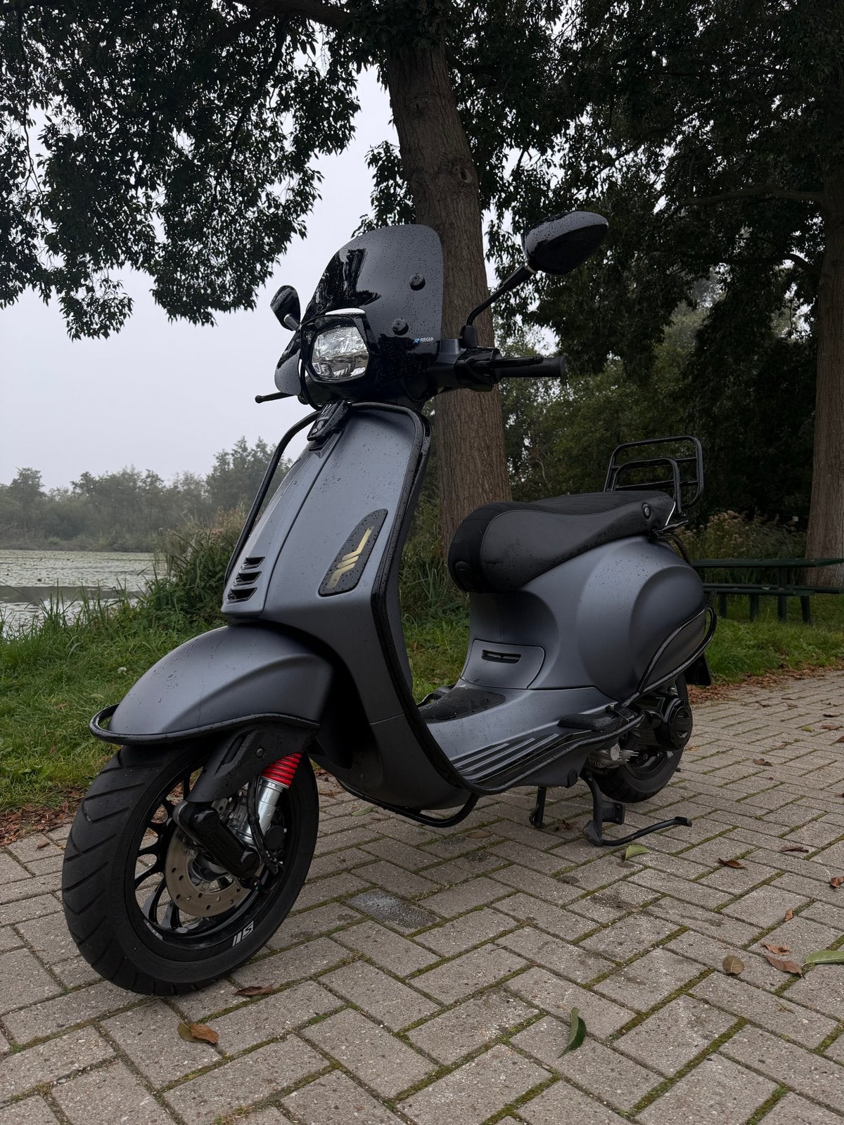 Vespa Sprint Mat Grijs 2021 - 1800KM!, Fietsen en Brommers, Overige modellen, Maximaal 45 km/u, Ophalen of Verzenden, Zo goed als nieuw