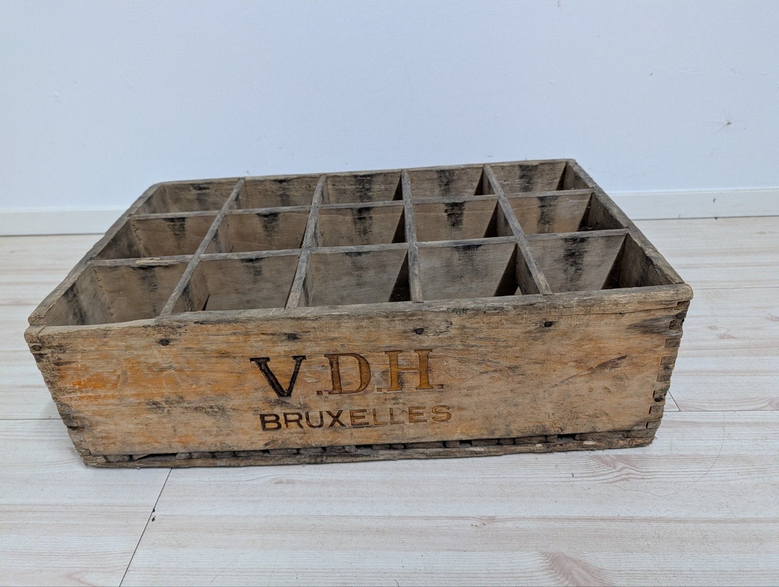 Vintage houten flessenbak V.D.H. Bruxelles, Antiek en Kunst, Ophalen of Verzenden