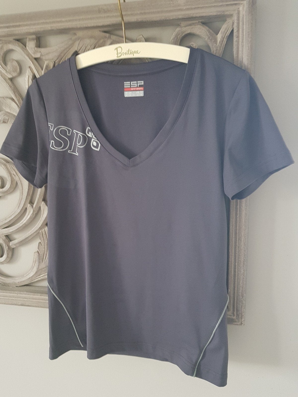 Sport shirt van Esprit
Kleur, Kleding | Dames, Sportkleding, Esprit, Ophalen of Verzenden, Maat 38/40 (M), Grijs