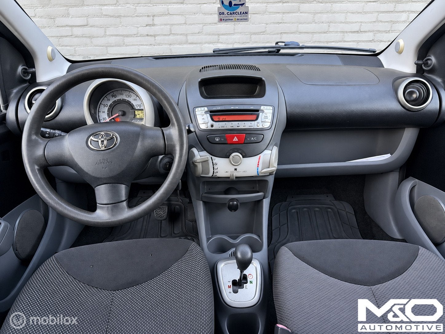 Toyota Aygo 1.0-12V + | AUTOMAAT | AIRCO | E-RAMEN, Auto's, Stof, Gebruikt, Zwart, Origineel Nederlands