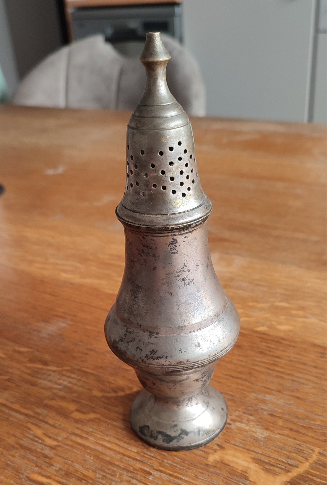 Zilverkleurige strooier Strooipot / Suikerstrooier, Ophalen of Verzenden, Gebruikt, Zilver, Metaal