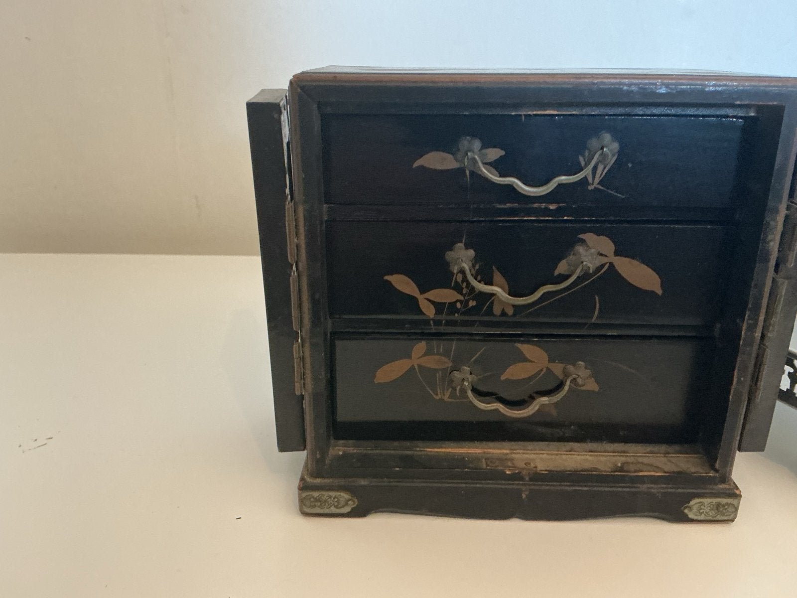Antiek Aziatisch Kastje met Lades en Decoraties, Ophalen of Verzenden