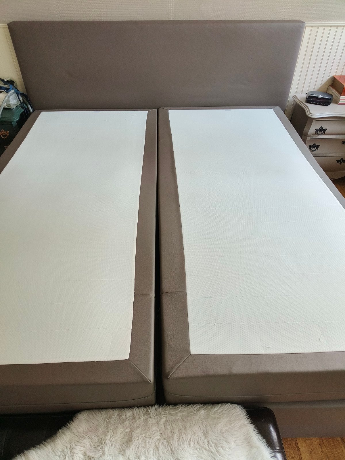 Twee eenpersoons boxspring matrassen - Zo goed als nieuw, Huis en Inrichting, Ophalen, 90 cm, Eenpersoons, Bruin