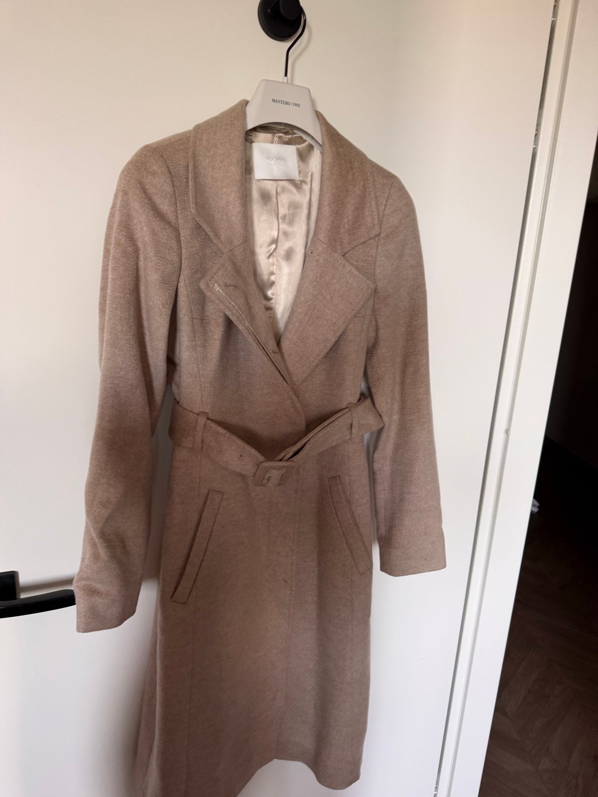 Hugo Boss wollen jas met ceintuur - Maat 36(FR)/XS, Ophalen of Verzenden, Zo goed als nieuw, Maat 36 (S), Beige