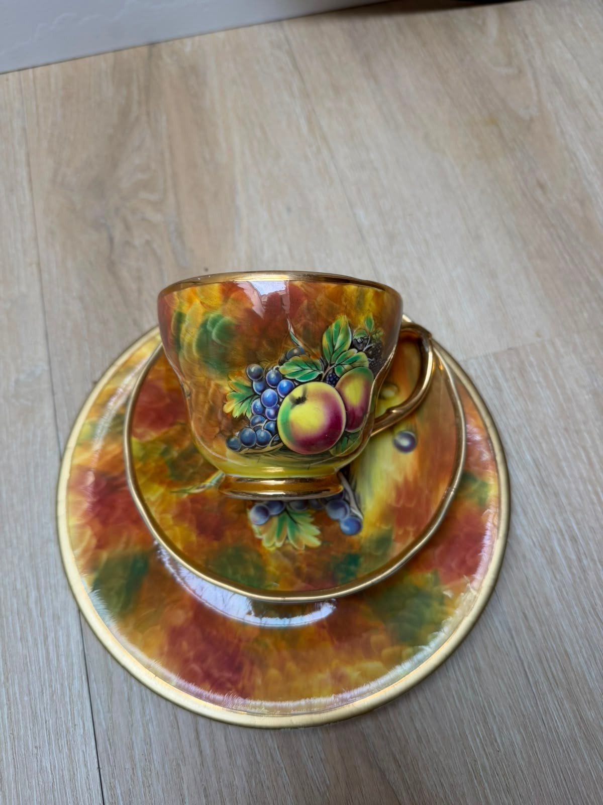 Baroness Fine China kop en schotel met fruitdecor, Antiek en Kunst, Ophalen of Verzenden