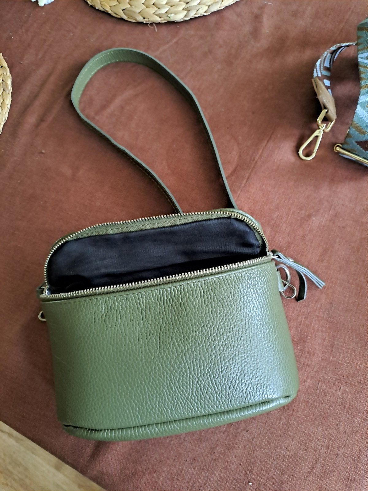 Stijlvolle groene leren crossbody tas met extra band, Sieraden, Tassen en Uiterlijk, Overige merken, Ophalen of Verzenden, Zo goed als nieuw