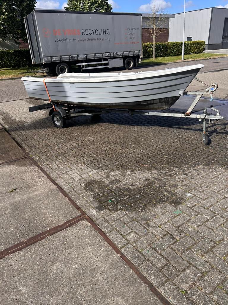 polyester boot met trailer, Watersport en Boten, Zo goed als nieuw, Polyester, Visboot, Trailer