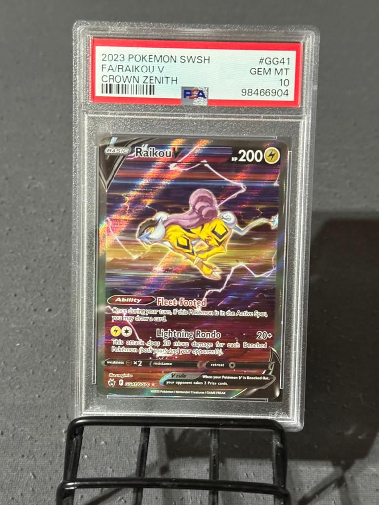 Mooie raikou v van crown zenith psa10 Pokémon kaart, Ophalen of Verzenden, Zo goed als nieuw
