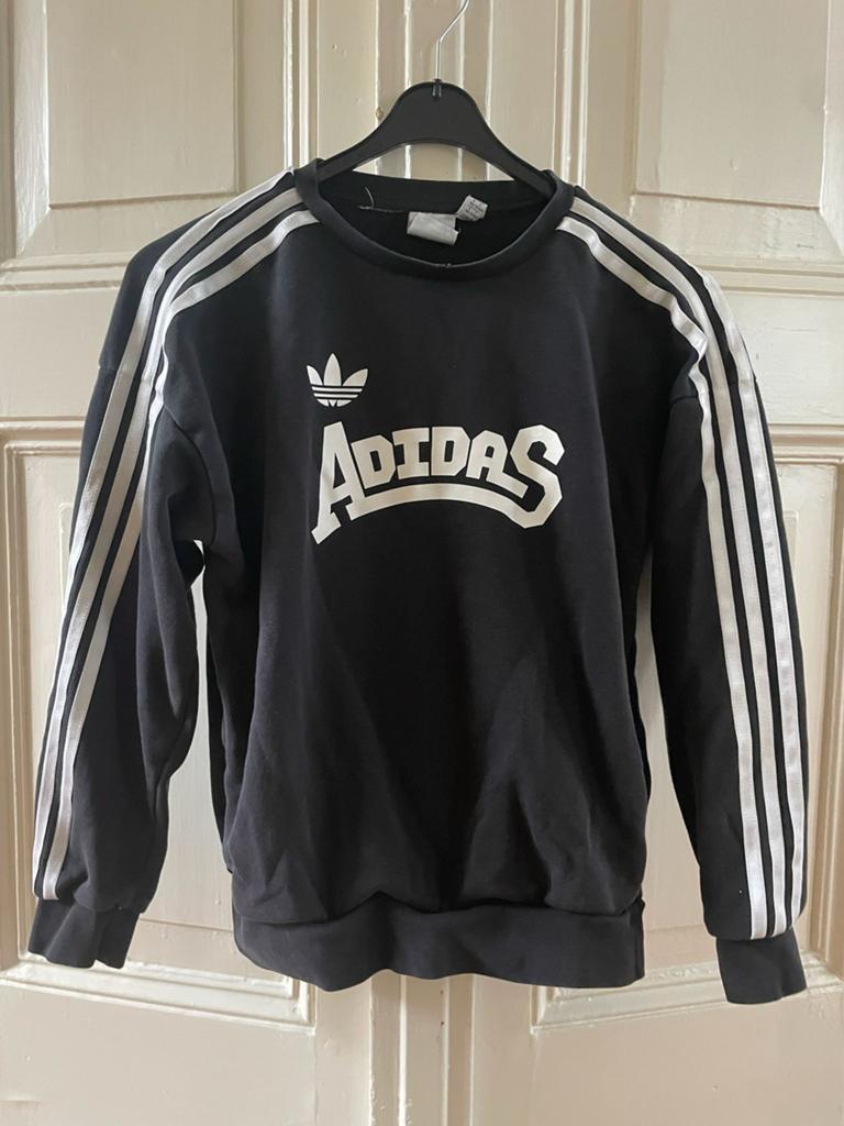 Adidas sweater zwart met wit logo en strepen, Ophalen of Verzenden, Gedragen, Maat 34 (XS) of kleiner, Zwart