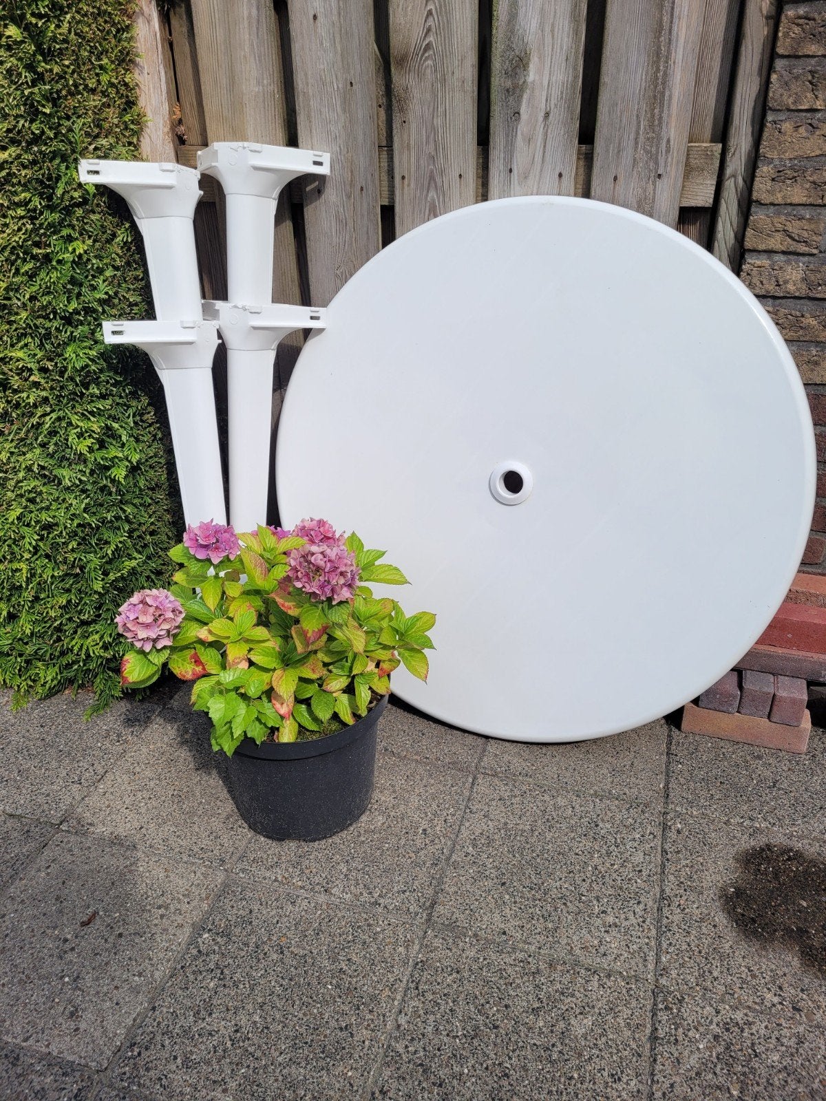Witte kunststof tuintafel - Rond, Tuin en Terras, Tuintafels, Ophalen, Gebruikt, Rond, Kunststof
