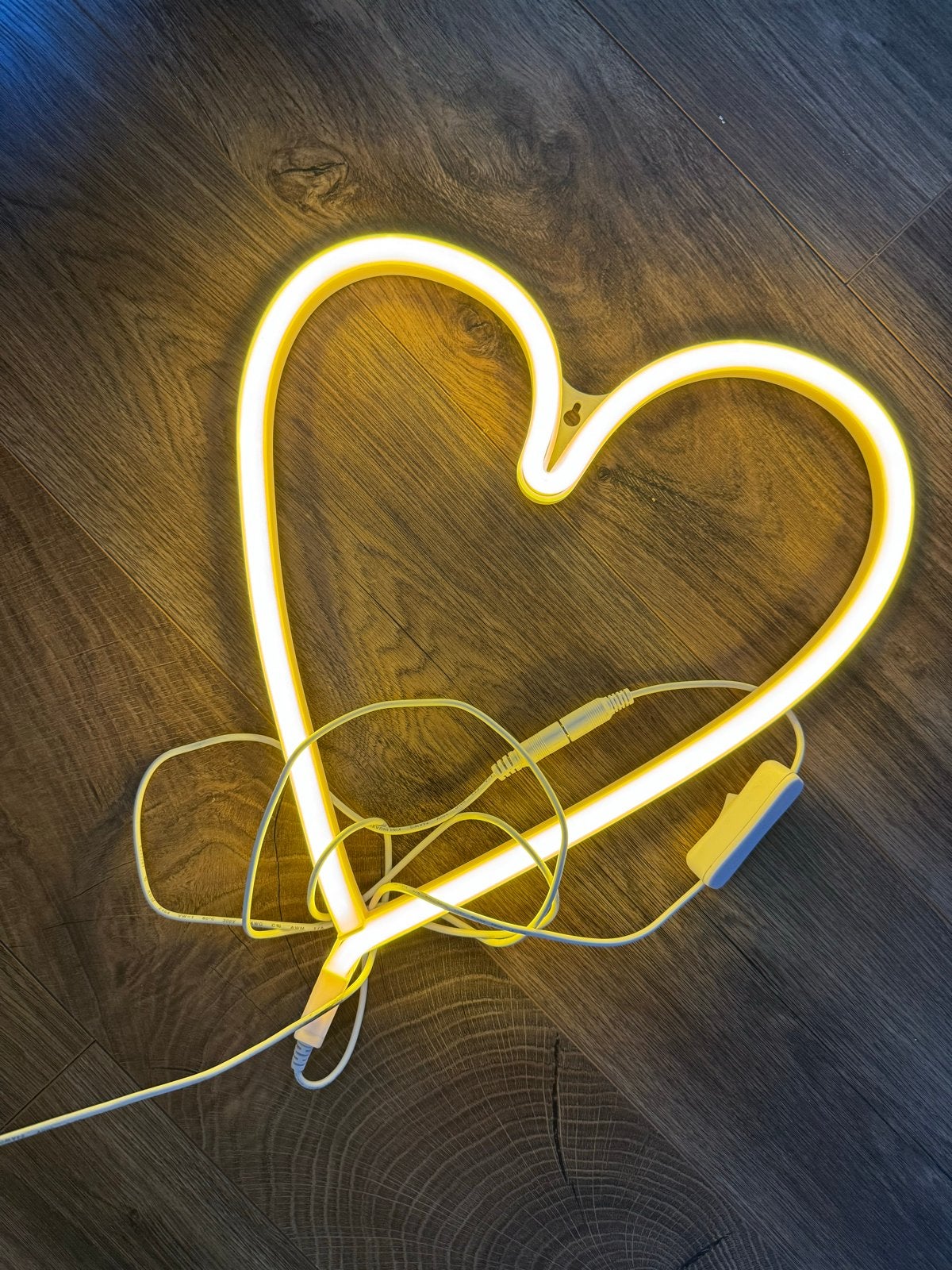 Neon Hartvormige LED Lamp - Geel Licht, Ophalen, Kunststof, Zo goed als nieuw, USB-aansluiting