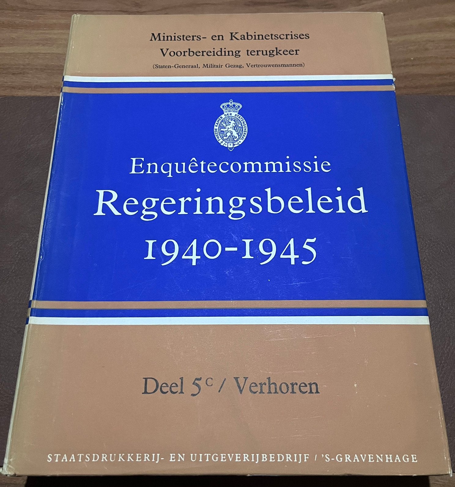 Groot zwaar boek - Enquêtecommissie Regeringsbeleid 1940/45, Boeken, Ophalen of Verzenden, Tweede Wereldoorlog, Gelezen