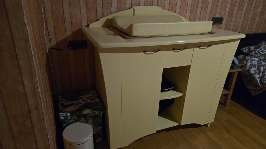 Babybedje met lattenbodem, matras en commode (set), Ophalen, Gebruikt, Jongetje of Meisje
