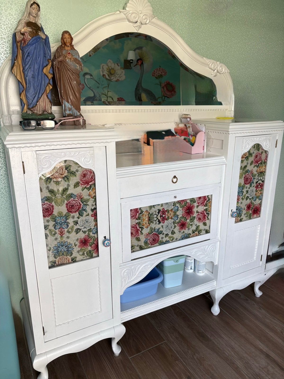 Uniek wit dressoir queen ann met bloemenprint en spiegel, Ophalen of Verzenden