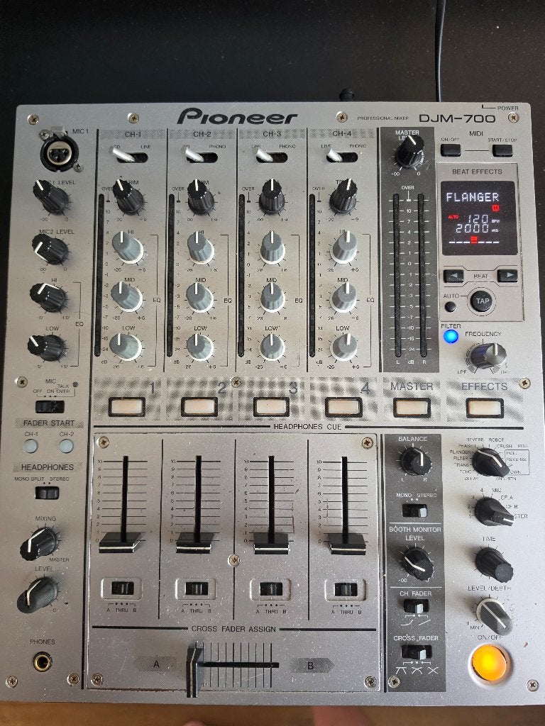 Pioneer DJM 700, Muziek en Instrumenten, Ophalen of Verzenden, Zo goed als nieuw, 5 tot 10 kanalen, Microfooningang