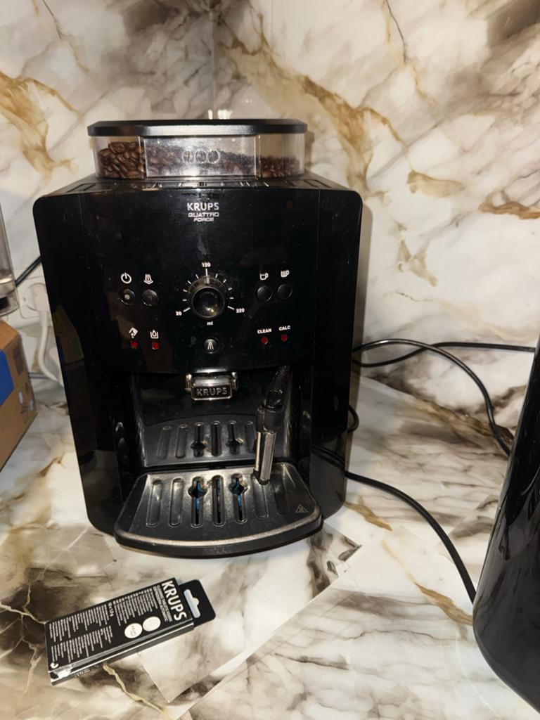 Krups Quattro Force Espresso Apparaat met Bonenmaler, Witgoed en Apparatuur, Koffiezetapparaten, Afneembaar waterreservoir, Gebruikt