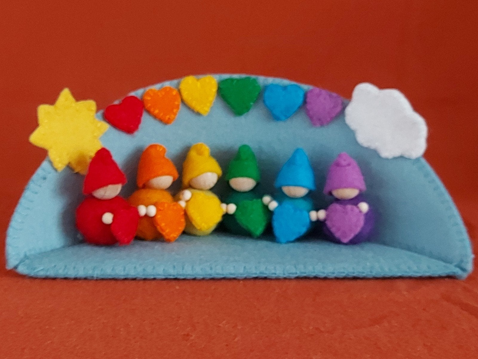 Seizoentafel,  regenboogbolletjes, wolvilt, Hobby en Vrije tijd, Ophalen of Verzenden, Nieuw, Figuurtje(s), Wolvilt