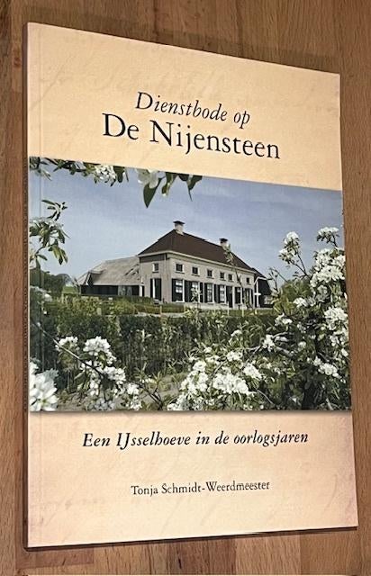 T. Schmidt-W. Dienstbode op"De Nijensteen" IJsselhoeve. 2007, 20e eeuw of later, T. Schmidt-Weerdmeester, Ophalen of Verzenden