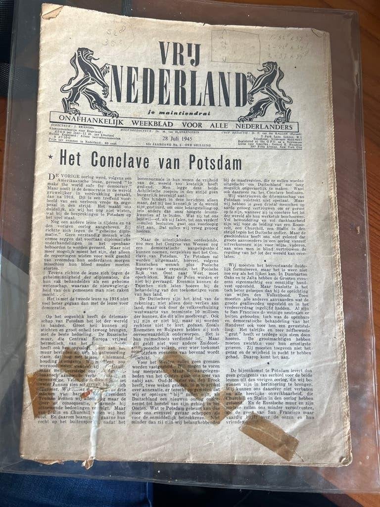 Vrij Nederland - Het Conclave van Potsdam (28 juli 1945), Boeken, Ophalen of Verzenden, Gelezen, Krant