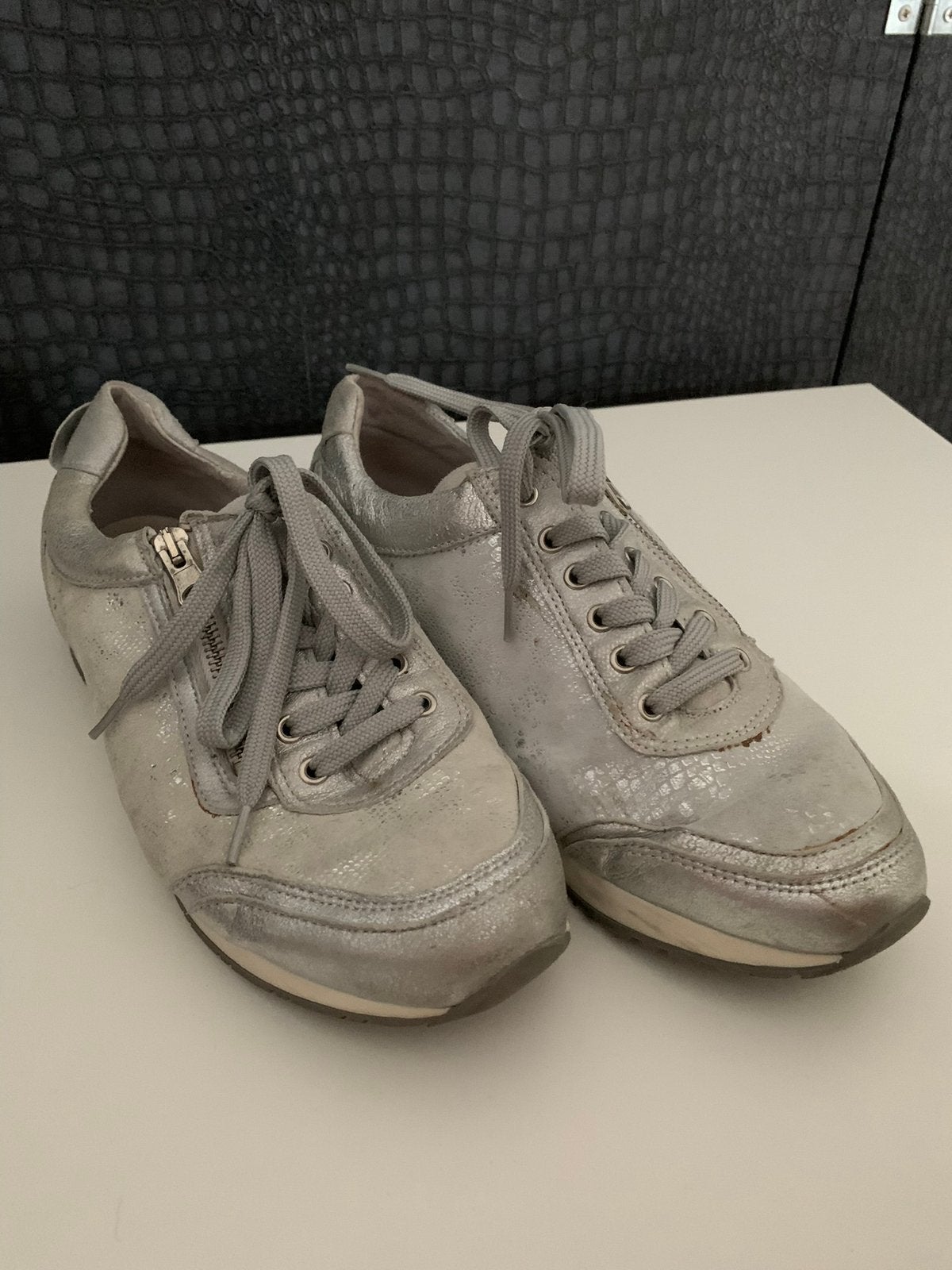 Zilveren sneakers - maat 39, Kleding | Dames, Schoenen, Overige kleuren, Ophalen of Verzenden, Sneakers of Gympen, Zo goed als nieuw