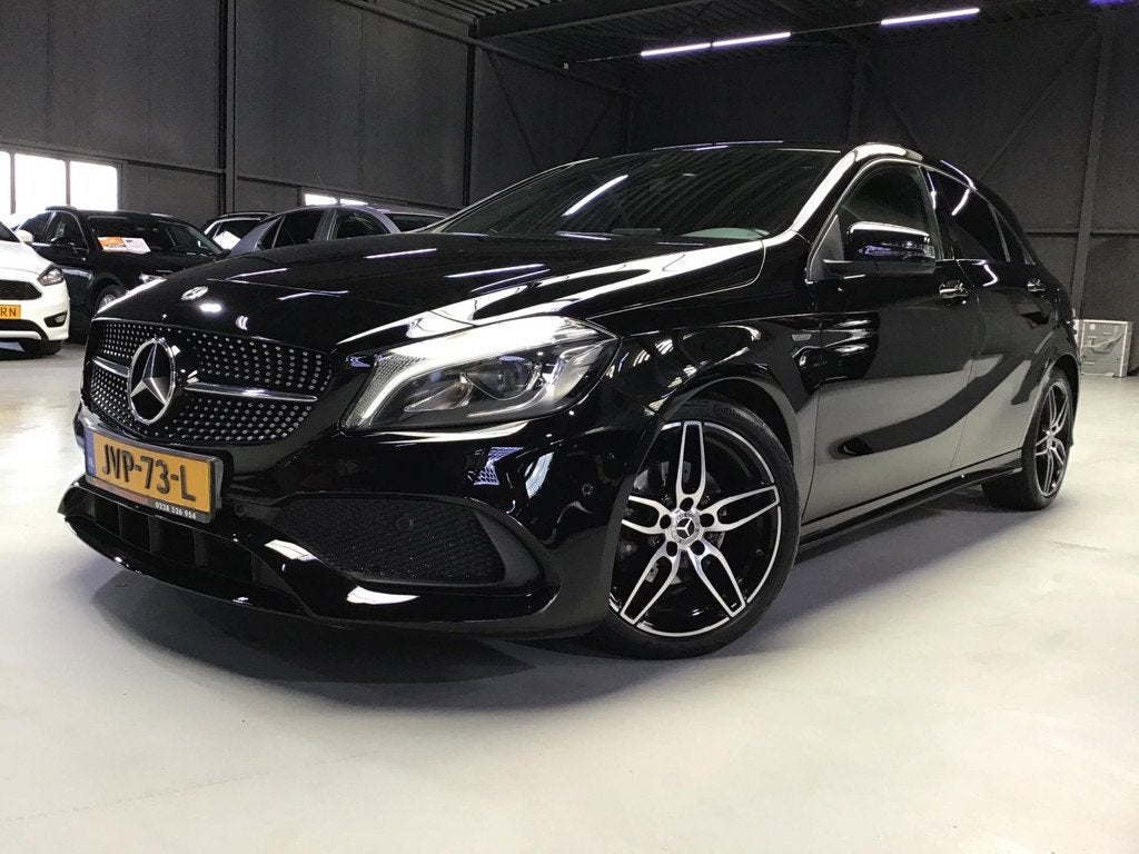 Mercedes-Benz A-KLASSE 180 Ambition I AMG Edition I 18inch I, Voorwielaandrijving, Gebruikt, 4 cilinders, Lichtsensor