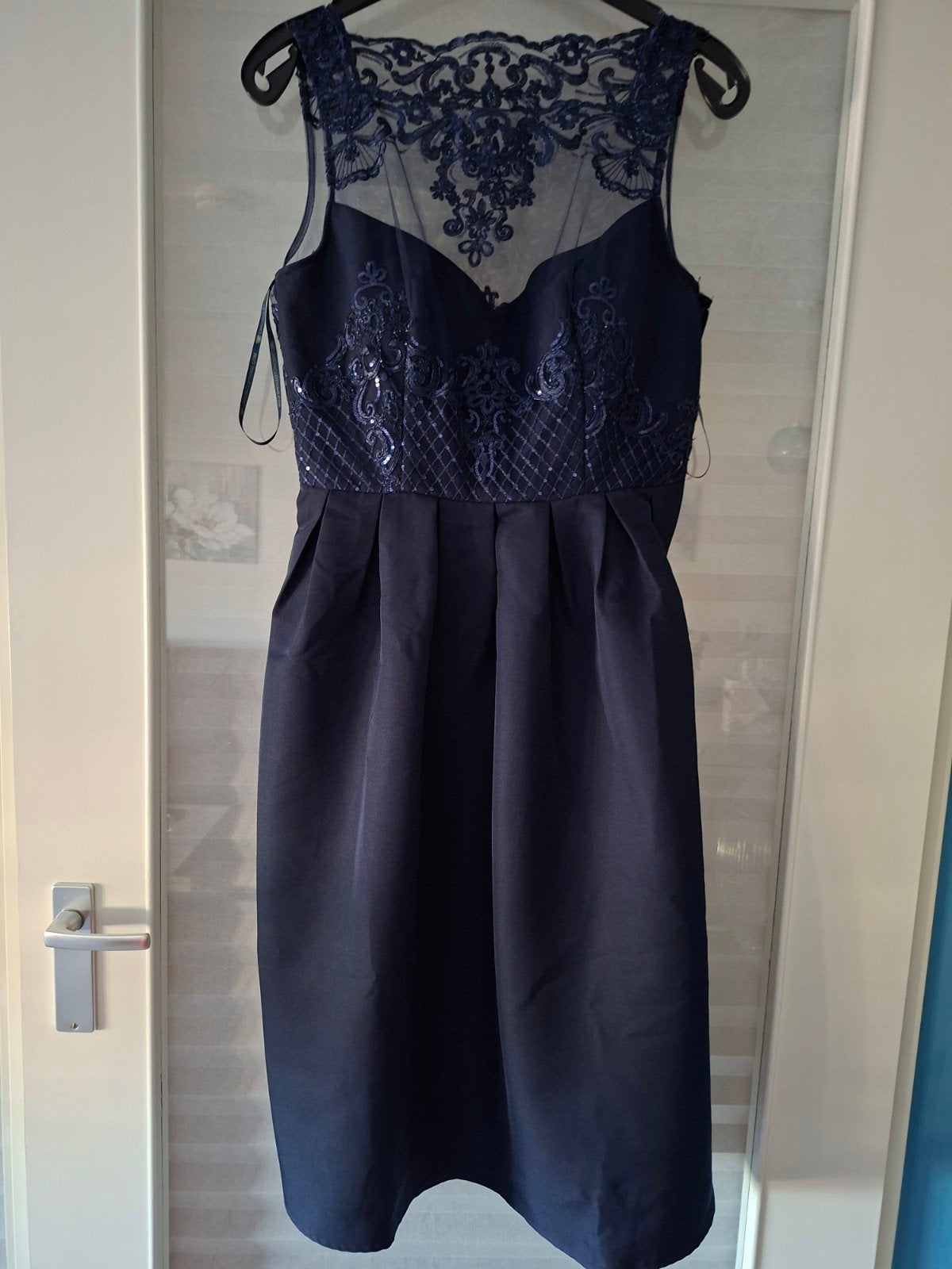 Chique donkerblauwe cocktailjurk van Chi Chi London, Blauw, Maat 42/44 (L), Ophalen of Verzenden, Zo goed als nieuw