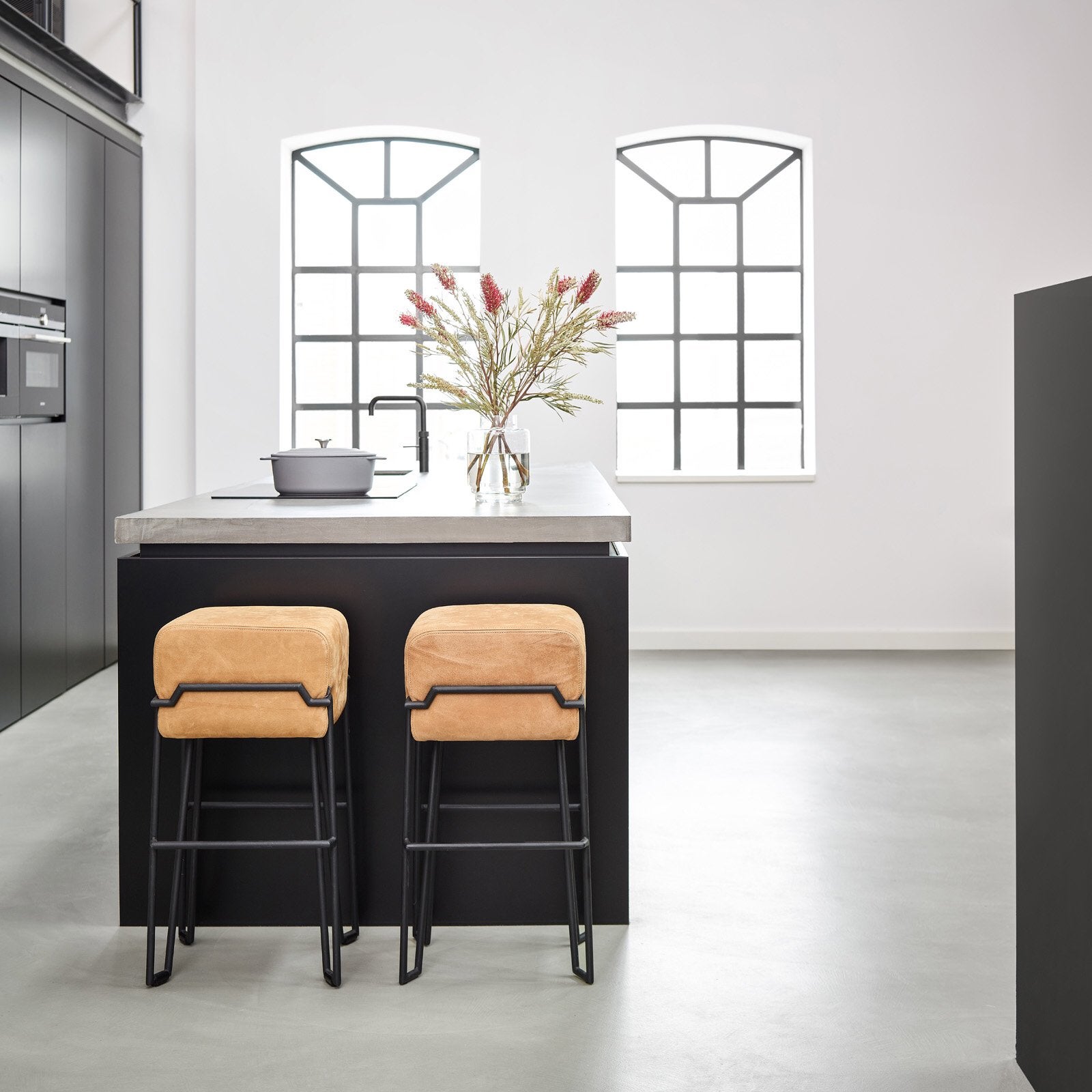 Grote voorraad design barkruk Model Bokk Ka-Lai Chan - Puik, 1 kruk, Ophalen, Nieuw, 60 tot 90 cm