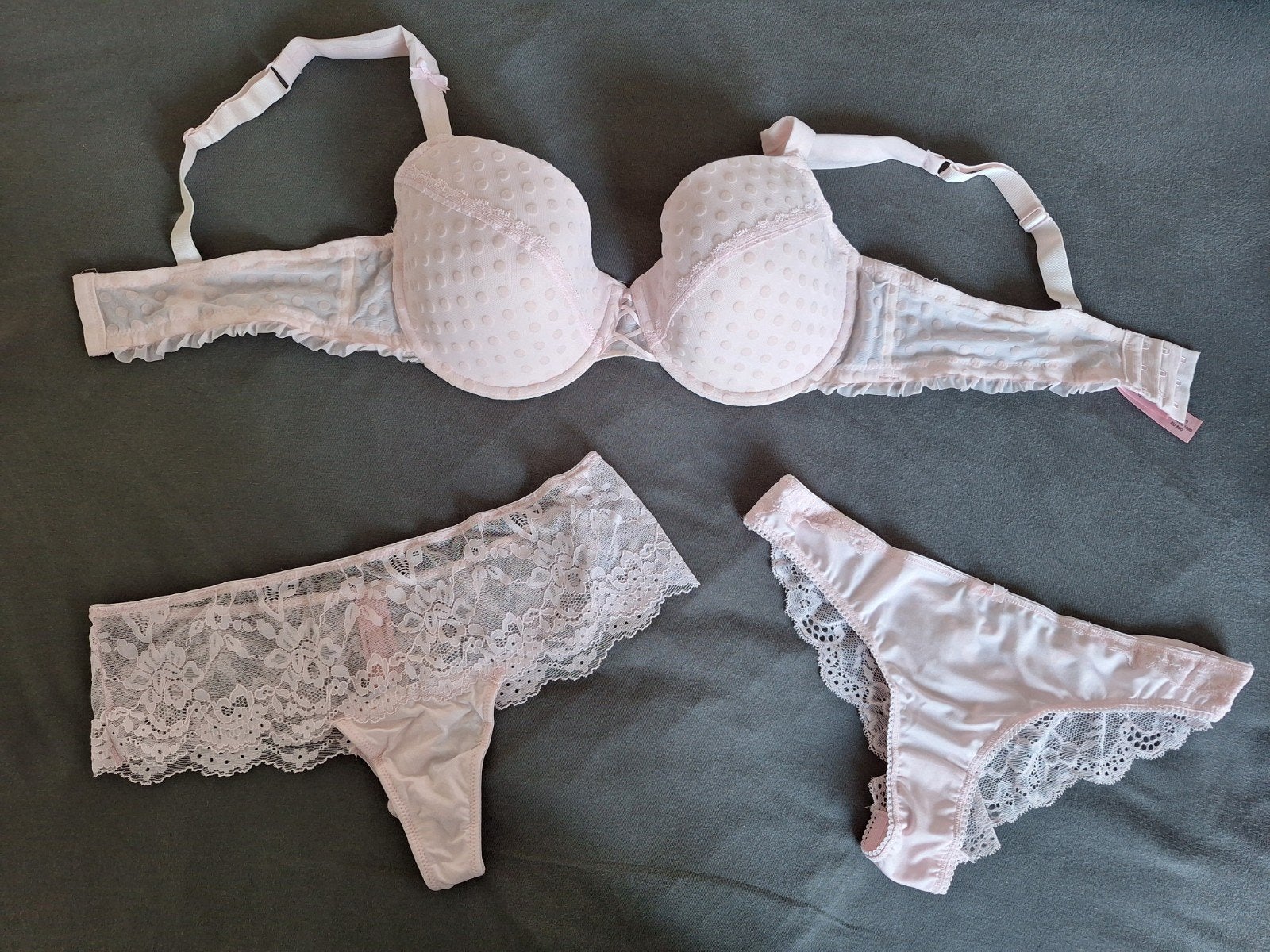 Hunkemöller lichtroze lingerieset 85D L, Hunkemöller, Ophalen of Verzenden, Roze, Setje