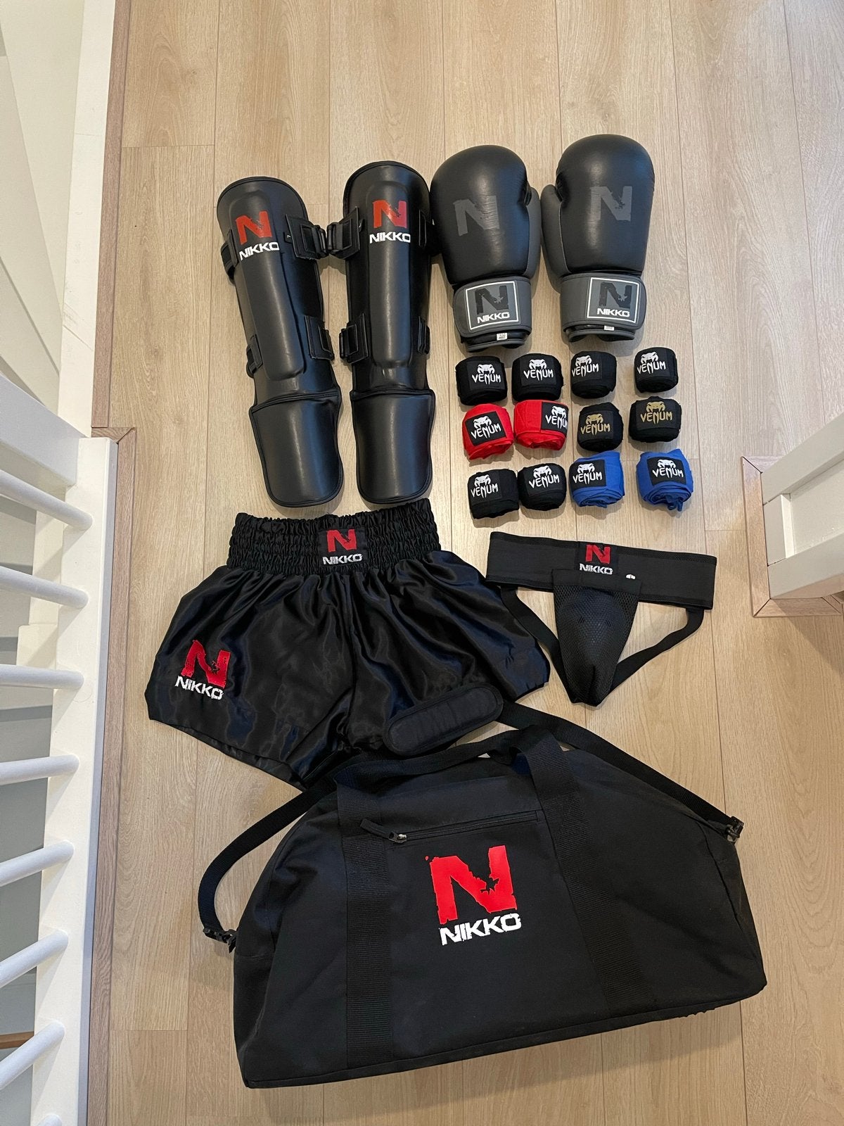 Complete kickboksset Nikko & Venum (handschoenen, scheenbesc, Ophalen, Overige, Vechtsportbescherming, Maat L