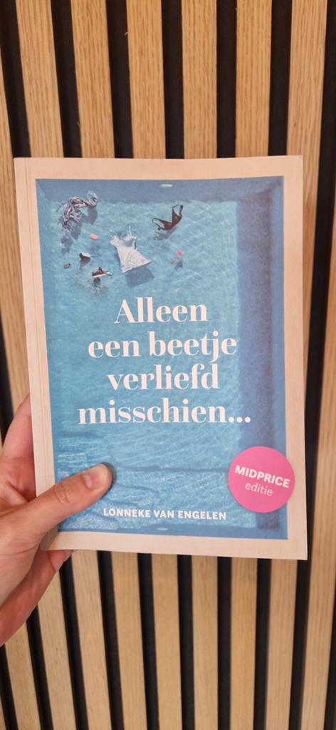 Alleen een beetje verliefd misschien - Midprice editie, Boeken, Ophalen of Verzenden, Zo goed als nieuw, Lonneke van Engelen
