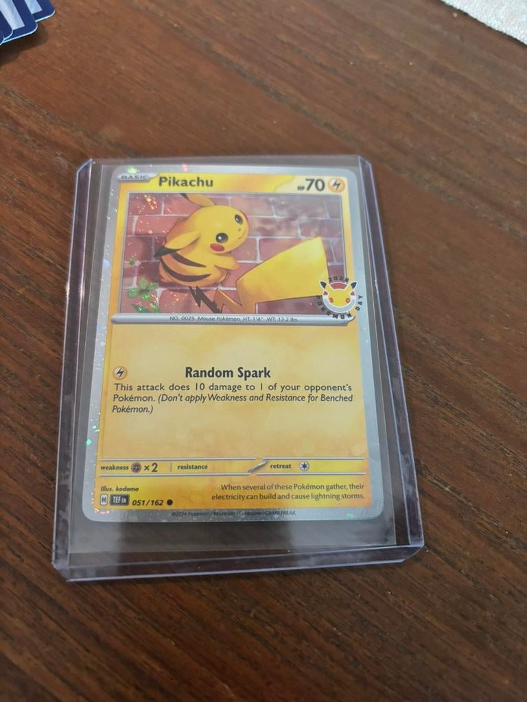 Pikachu pokemon nieuw 051/162, Hobby en Vrije tijd, Verzamelkaartspellen | Pokémon, Ophalen of Verzenden, Zo goed als nieuw