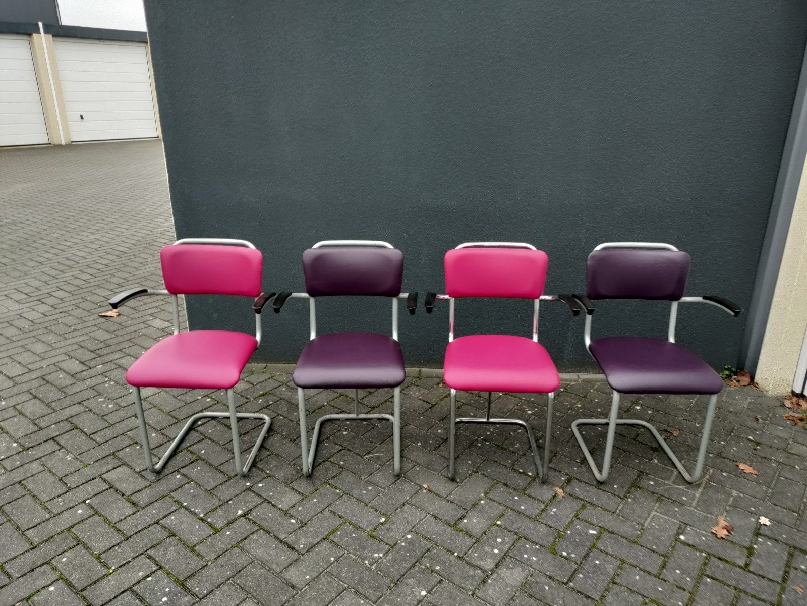 4 Gispen stoelen, cyclaam en paars kunstleer, Huis en Inrichting, Stoelen, Ophalen