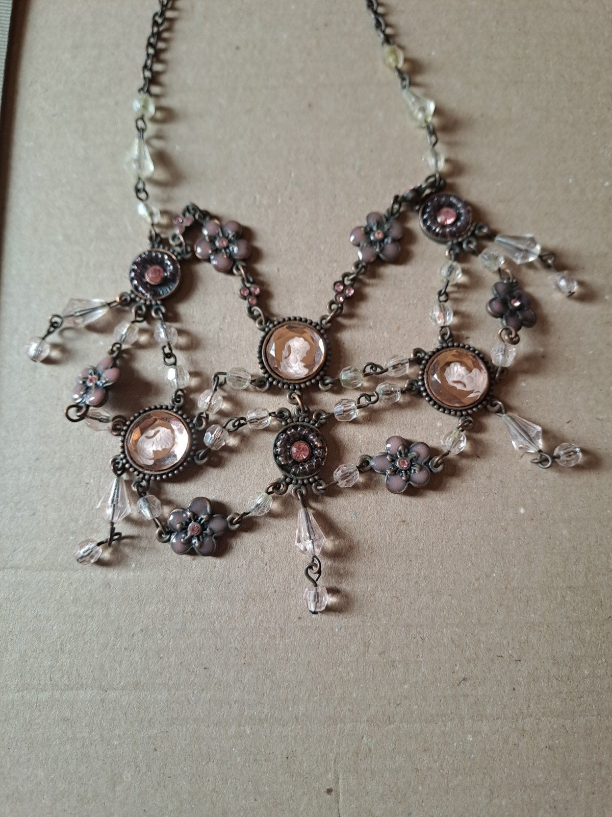 Vintage ketting met camee en bloemmotieven, Met kristal, Overige materialen, Gebruikt, Bruin