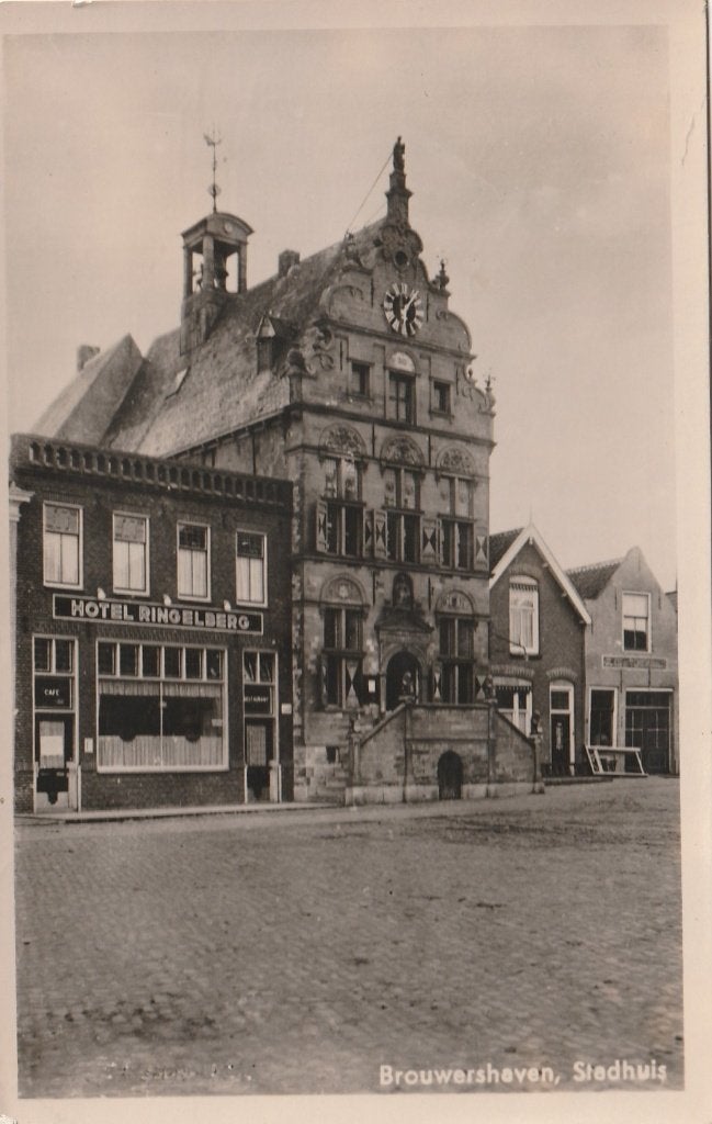 BROUWERSHAVEN Stadhuis, Verzenden, 1940 tot 1960, Gelopen, Zeeland