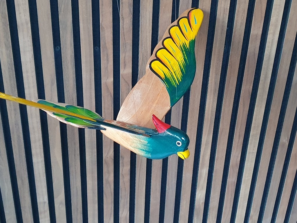 Houten vogel mobiel - Kleurrijke papegaai, Overige merken, Ophalen of Verzenden, Zo goed als nieuw, Ophangbaar