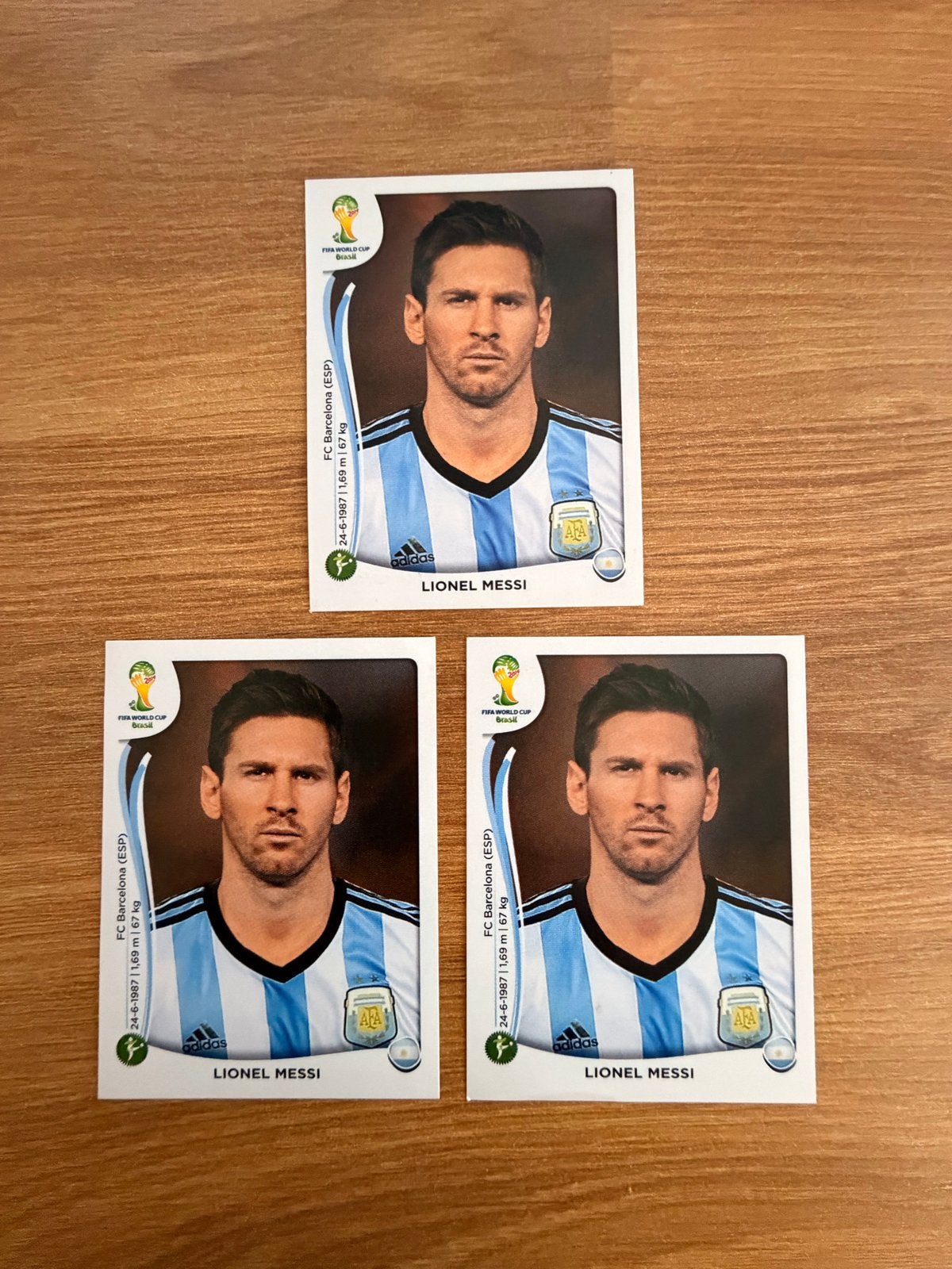 Lionel Messi #430 - Panini WK 2014 Brazilië - 3 stickers, Ophalen of Verzenden, Zo goed als nieuw, Sport