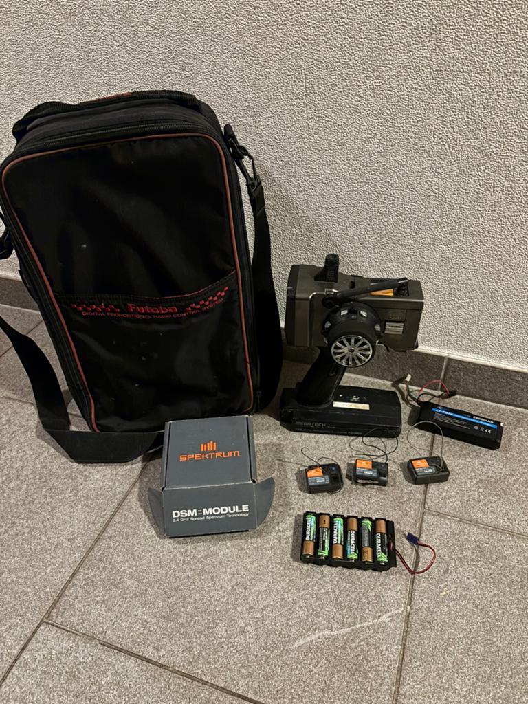 Futaba zender met 3 ontvangers, Zo goed als nieuw, Onderdeel, Overige schalen, Overige typen
