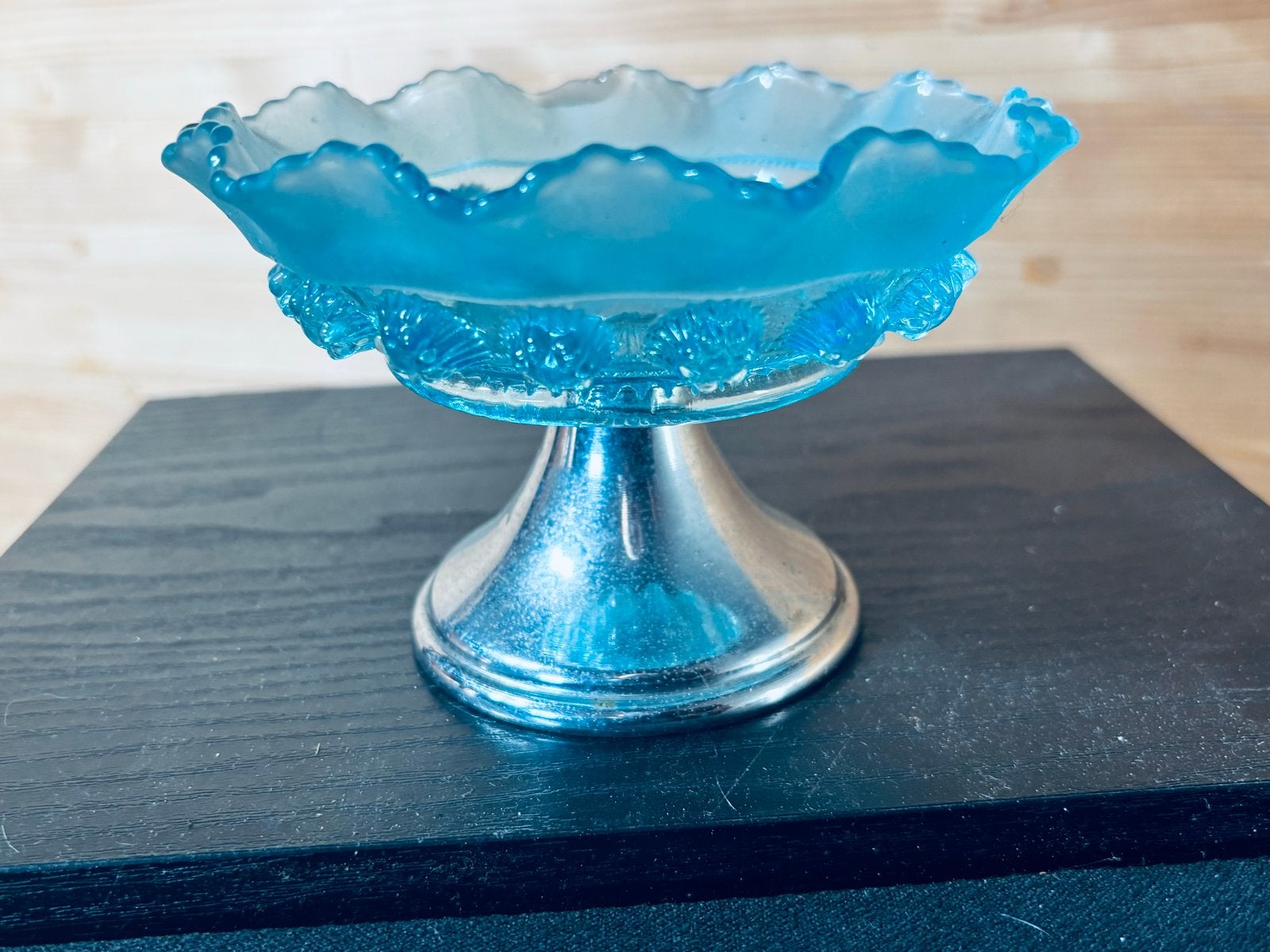 Vintage blauwe glazen schaal op voet, Ophalen of Verzenden