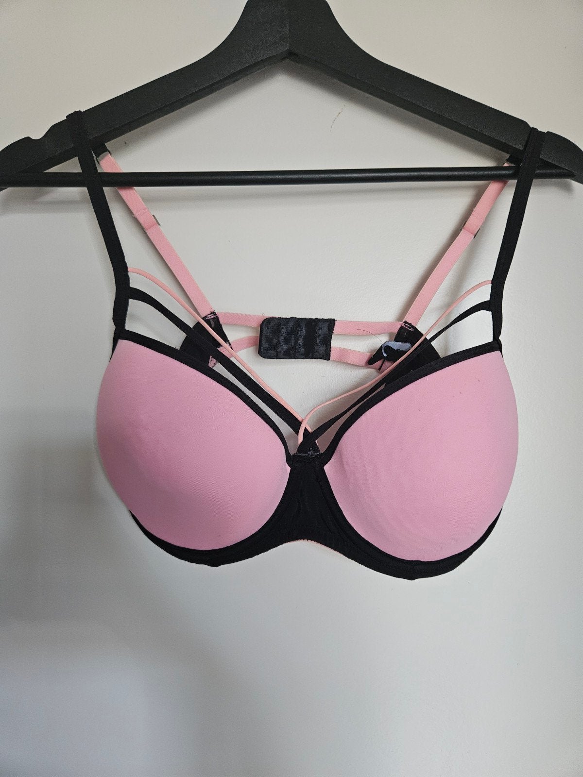 Roze en Zwarte BH met Gekruiste Bandjes - Maat 85C, Sapph, Ophalen of Verzenden, Roze, BH