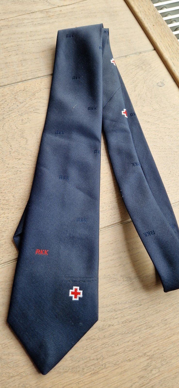 Zeldzame Vintage Stropdas Rode Kruis Korps (RKK) – Officieel, Blauw, Ophalen of Verzenden, Zo goed als nieuw, Met patroon