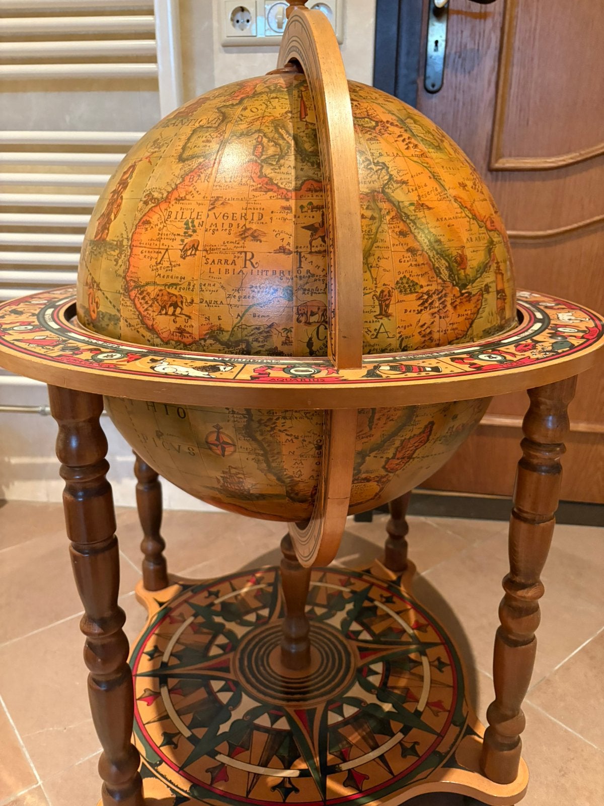 Antieke barglobe globebar wereldbolbar bar globe wereldbol, Huis en Inrichting, Ophalen, Zo goed als nieuw