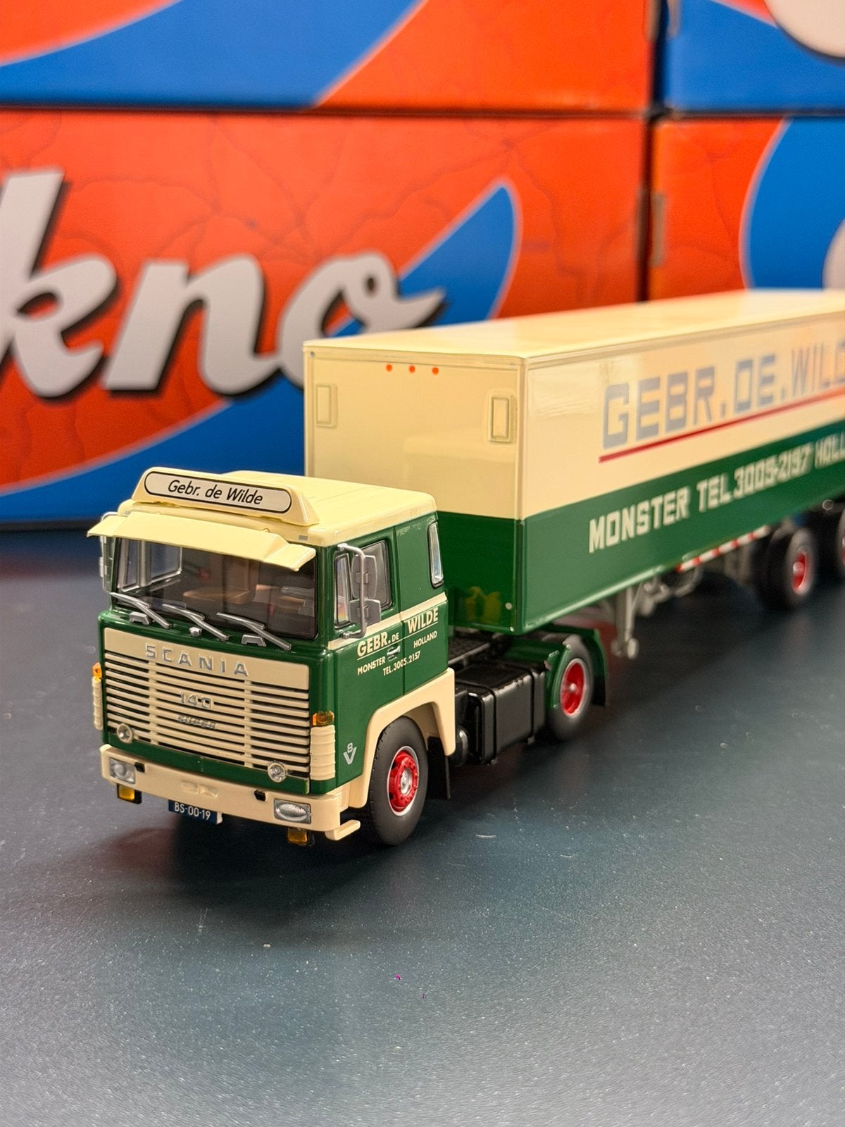 Tekno Scania 140 Gebr. de Wilde Oplegger, Ophalen of Verzenden, Zo goed als nieuw, Bus of Vrachtwagen, Tekno