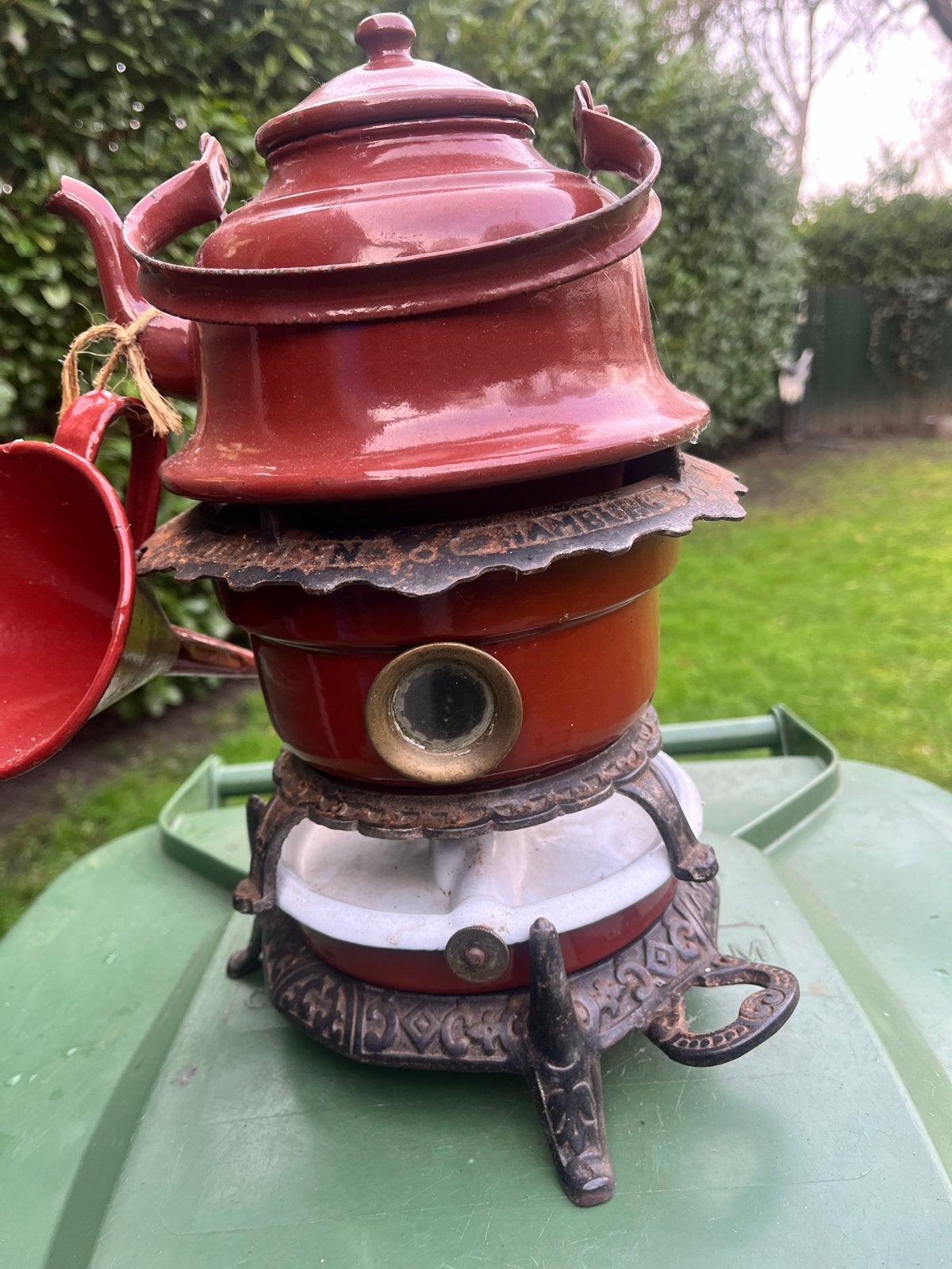 Antieke emaille theepot met spiritusbrander en trechter, Ophalen