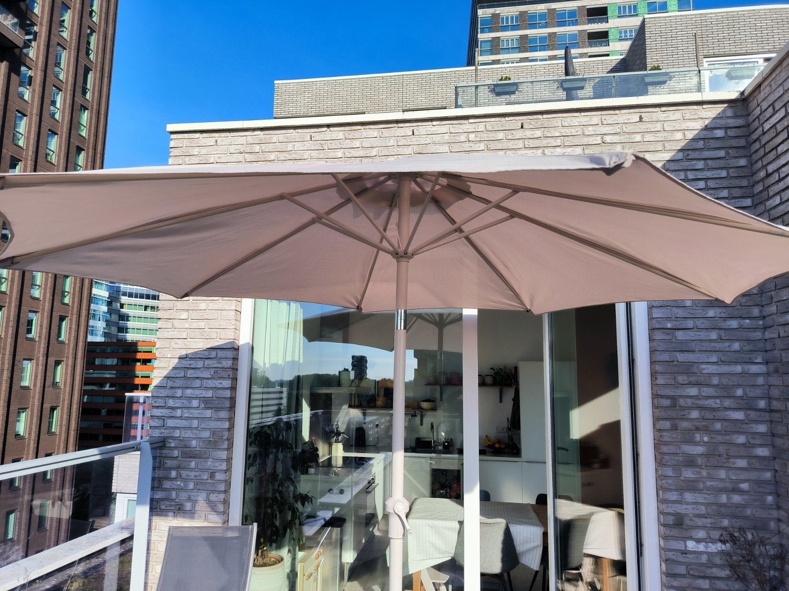 Parasol zandkleur  meter + passende parasolvoet, Tuin en Terras, Ophalen, Zo goed als nieuw, Stokparasol
