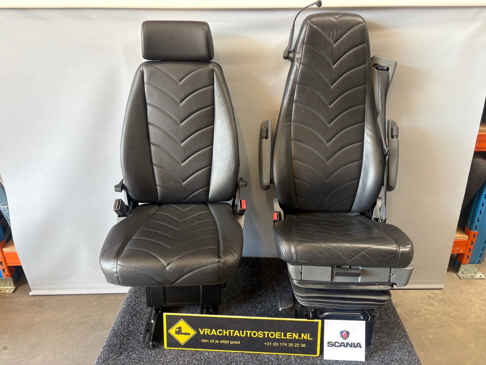 Scania R1 stoelen zwart leer microfoon ., Auto-onderdelen, Vrachtwagen-onderdelen, Ophalen of Verzenden, Gebruikt, Scania, Interieur en Bekleding