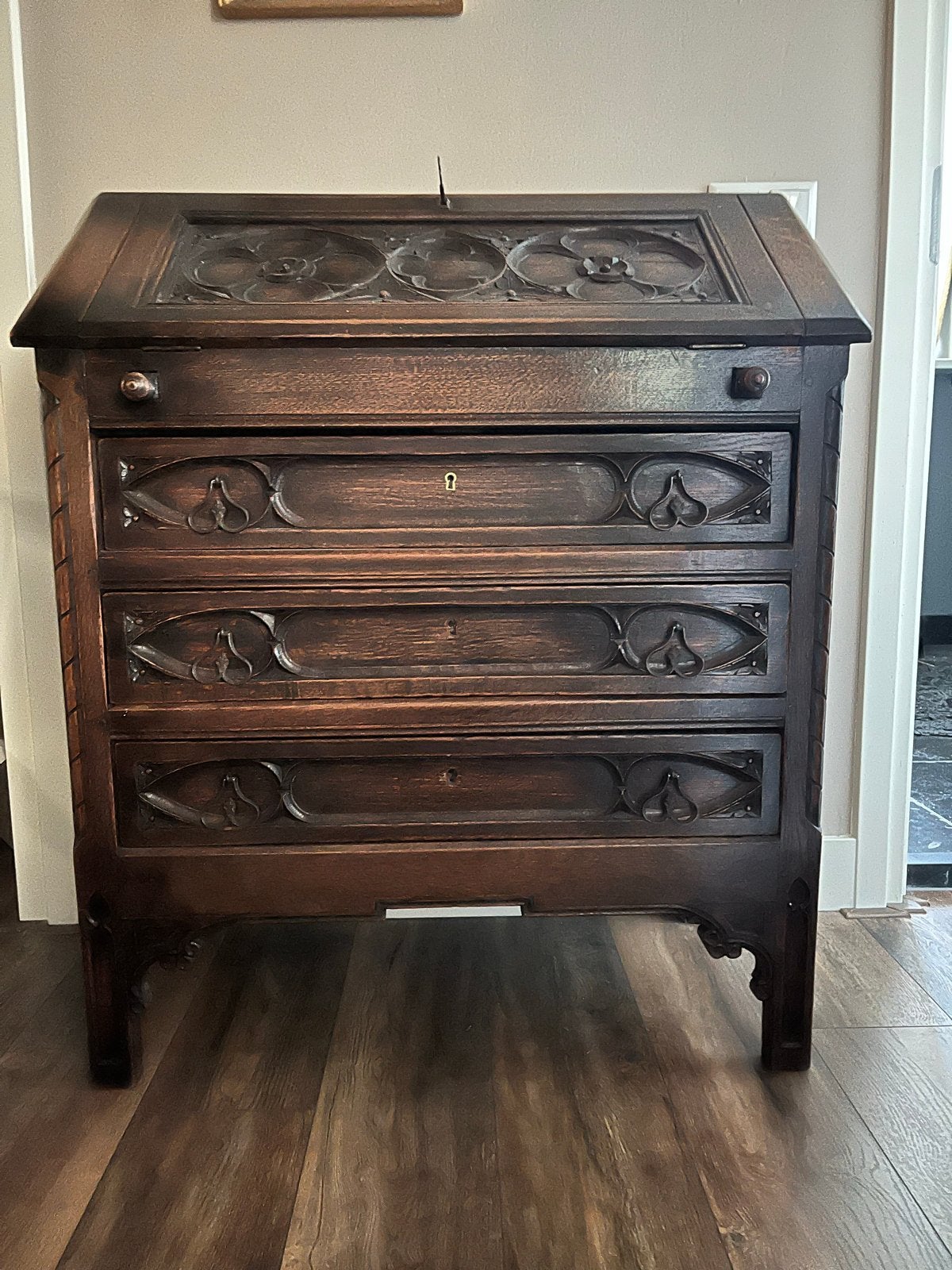Antiek eikenhouten secretaire met houtsnijwerk, Ophalen