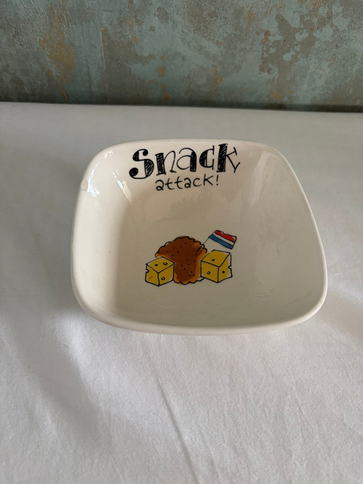 Blond Amsterdam snackschaaltje - Snack Attack!, Huis en Inrichting, Gebruikt, Steen/keramiek, Wit, Ophalen