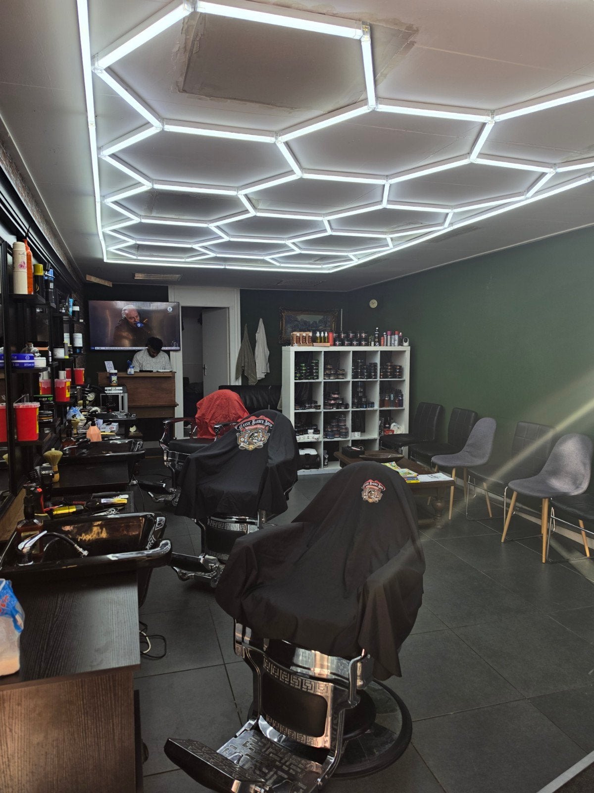 Kapperzaak Barbershop, Diensten en Vakmensen